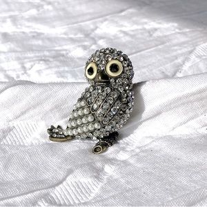 Owl brooch, crystals and faux pearl on brushed gold, black crystal eyes